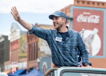 Democrats abandon deep-red state Senate races, boosting independents