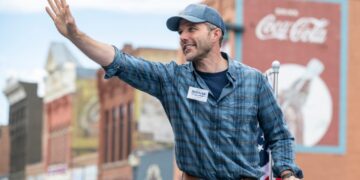 Democrats abandon deep-red state Senate races, boosting independents