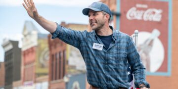 Democrats abandon Senate races in deep-red states, boosting independents