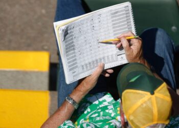 The old-school tradition making a comeback at the ballpark