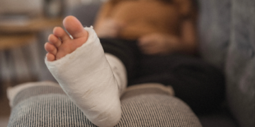 A Doctor Gave Us Their Take on the Viral ‘Never Broke a Bone’ Theory