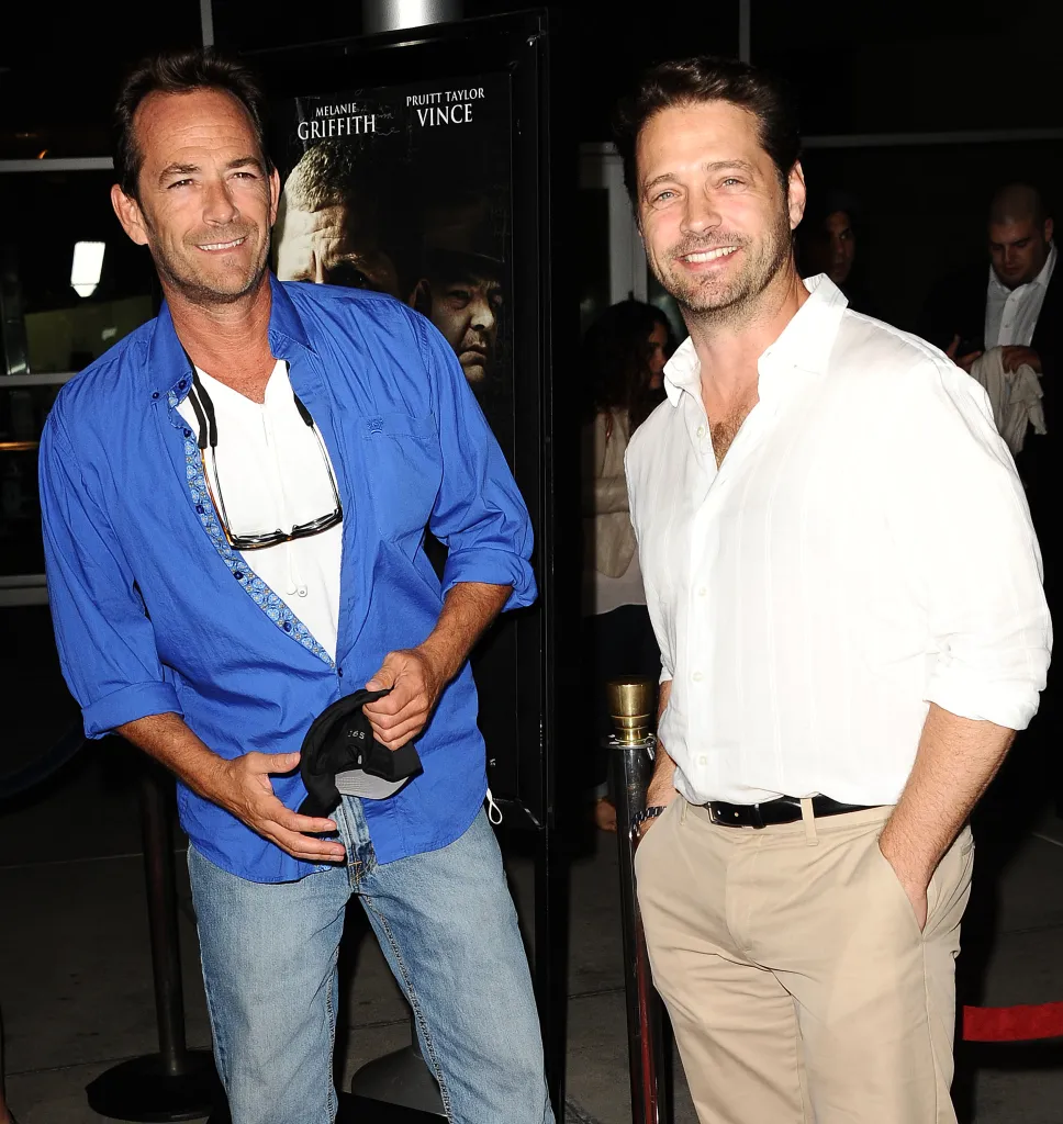Actors Luke Perry and Jason Priestley posing together at the premiere of 