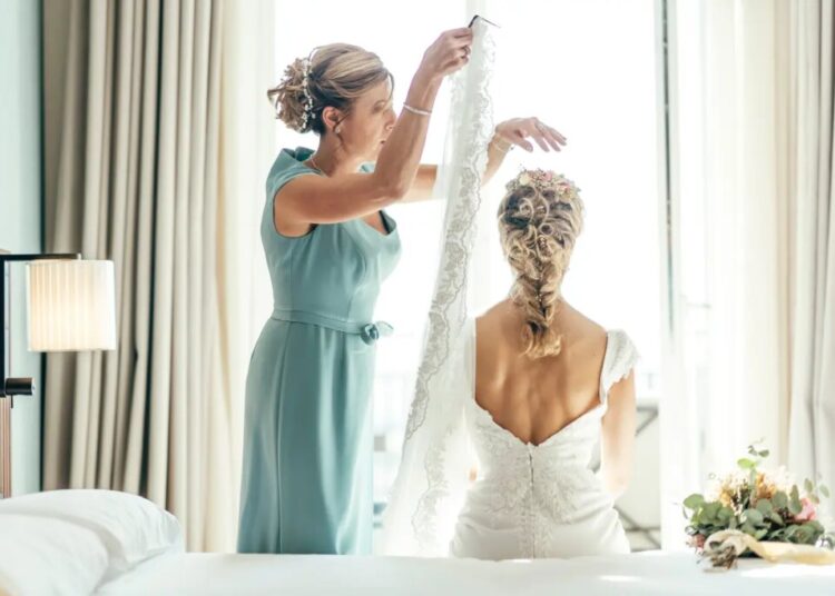 Dear Abby: The mothers of the bride are taking over wedding plans
