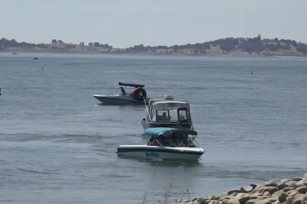 Several boats on Folsom Lake, one with invasive golden mussels.