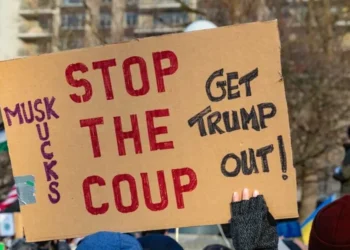 ‘Snowballing catastrophes’ threaten to collide even if Dems win in November: journalist