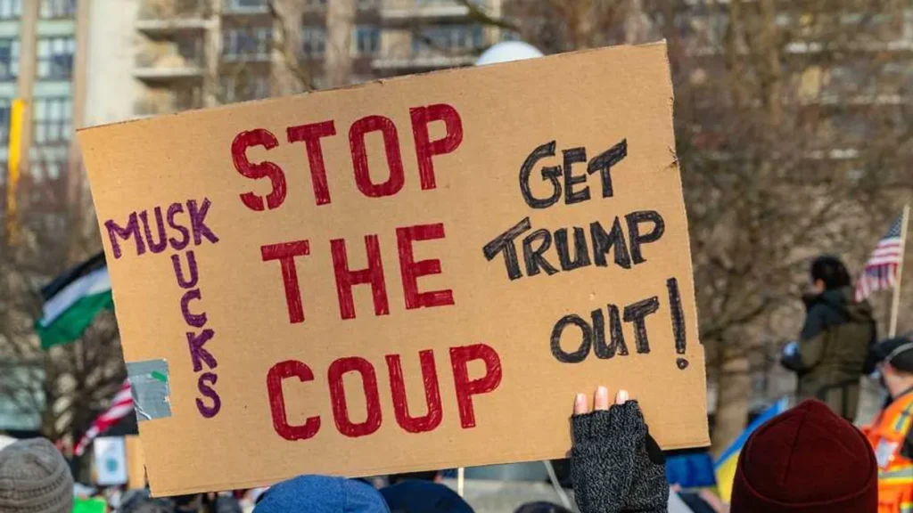 ‘Snowballing catastrophes’ threaten to collide even if Dems win in November: journalist