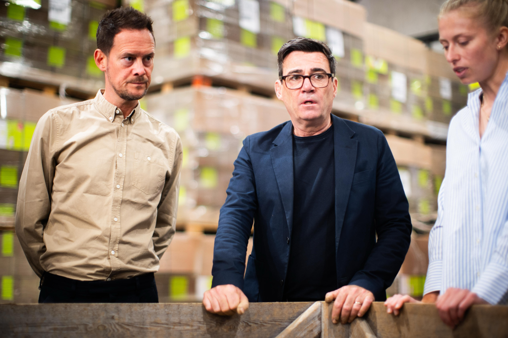 British Prime Minister Andy Burnham and Farming minister Stephen Morgan visit a farm.