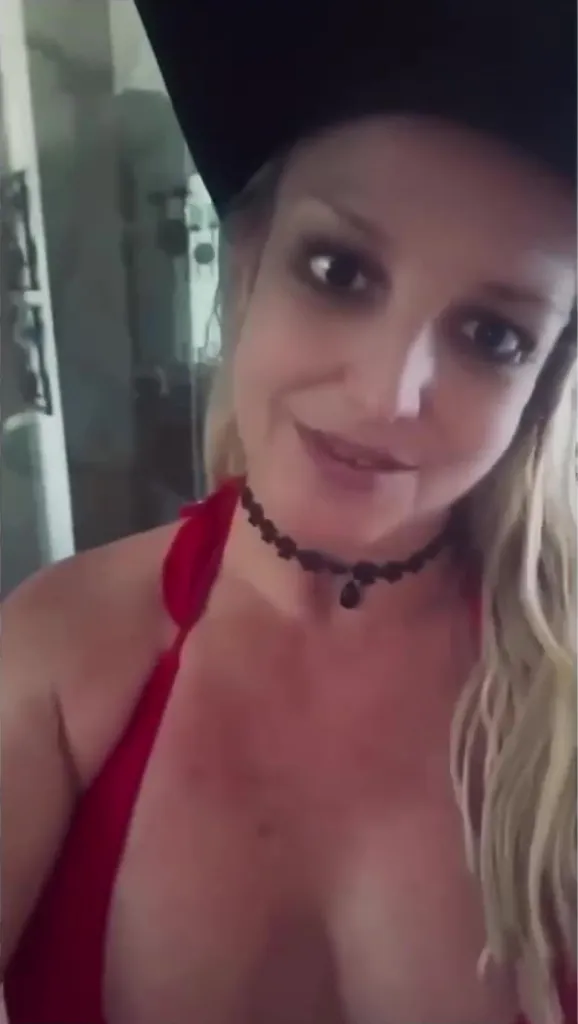 Britney Spears details her botched Botox procedure.