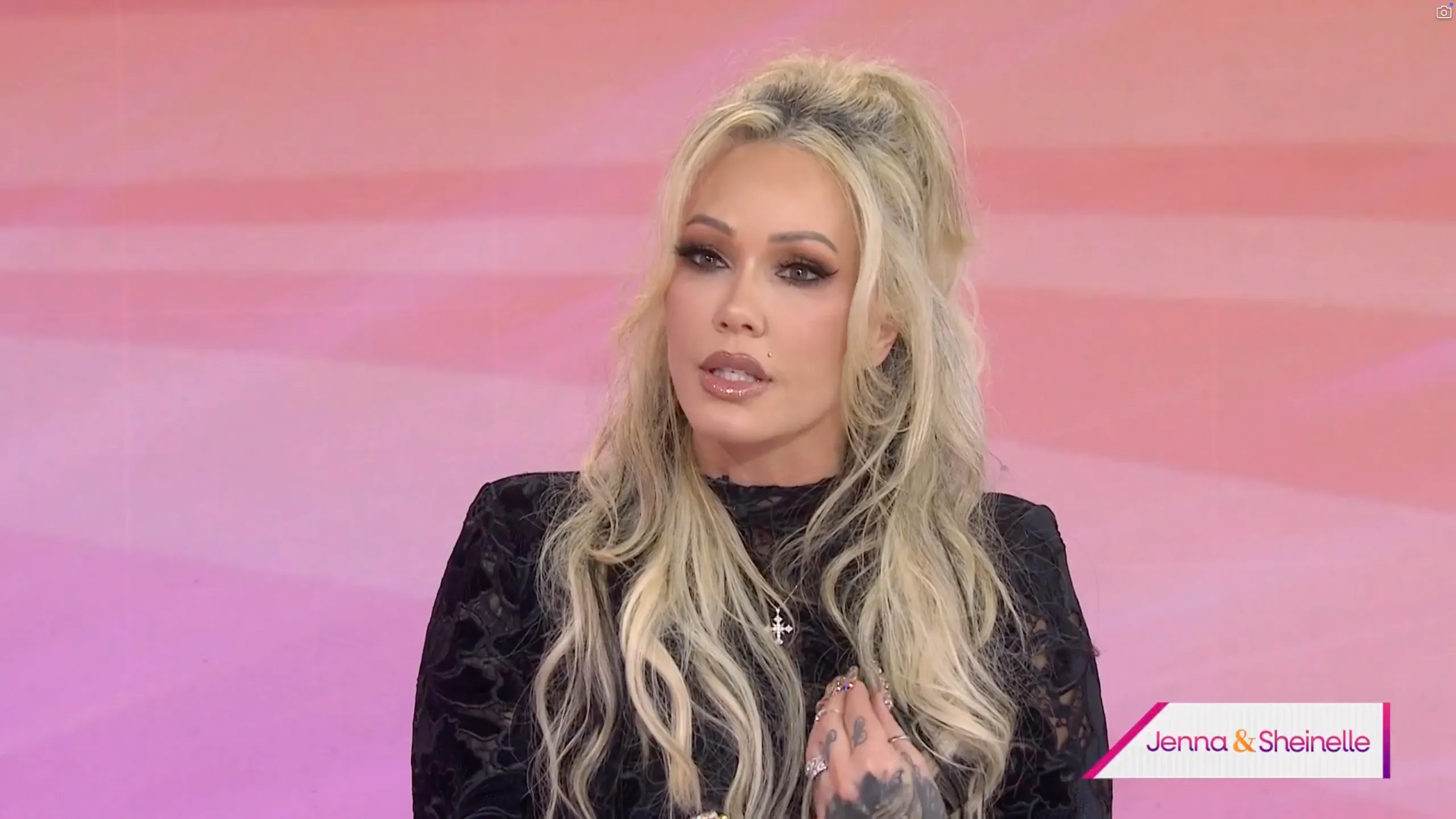 Bunnie Xo explaining a 