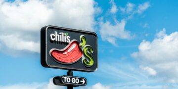 Business World Stunned That a Restaurant Chain Is Doing Well Without Mindlessly Embracing AI
