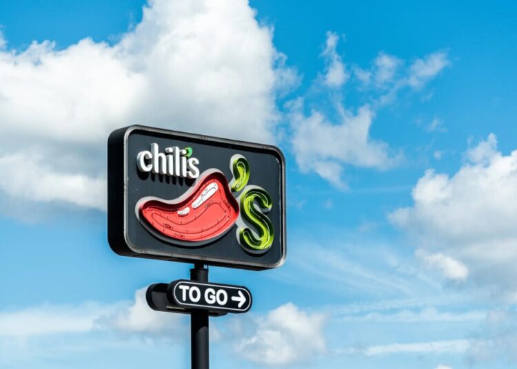 Business World Stunned That a Restaurant Chain Is Doing Well Without Mindlessly Embracing AI