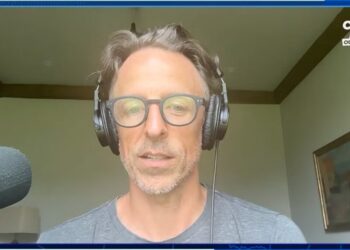 Seth Meyers and ‘A Closer Look’ Writer Joke Their New Podcast Is Proof of Life: ‘The Way Mitch McConnell Releases a New Photo’