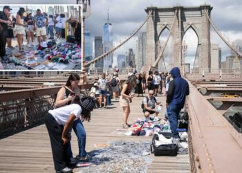 Dozens of illegal vendors swarm Brooklyn Bridge, crowd out licensed counterparts including disabled vets