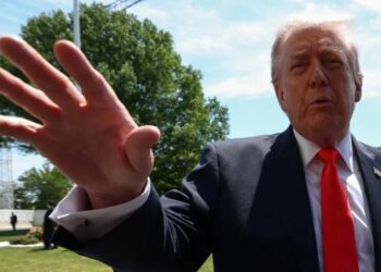 Senators slap back as Trump launches ‘alarming’ attack on privacy
