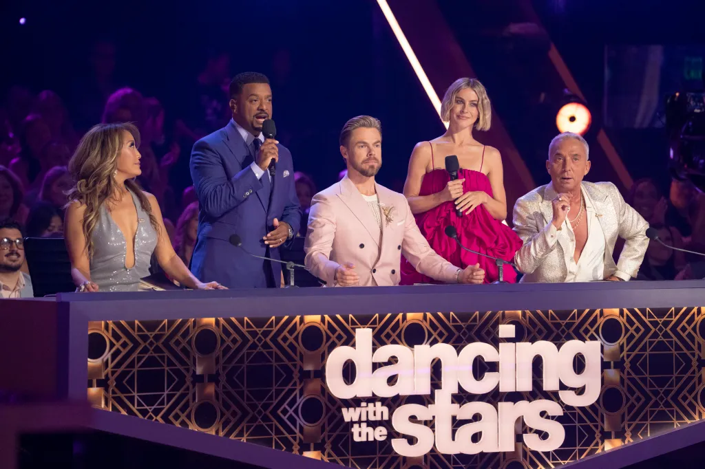 Judges Carrie Ann Inaba, Alfonso Ribeiro, Derek Hough, Julianne Hough, and Bruno Tonioli at the 