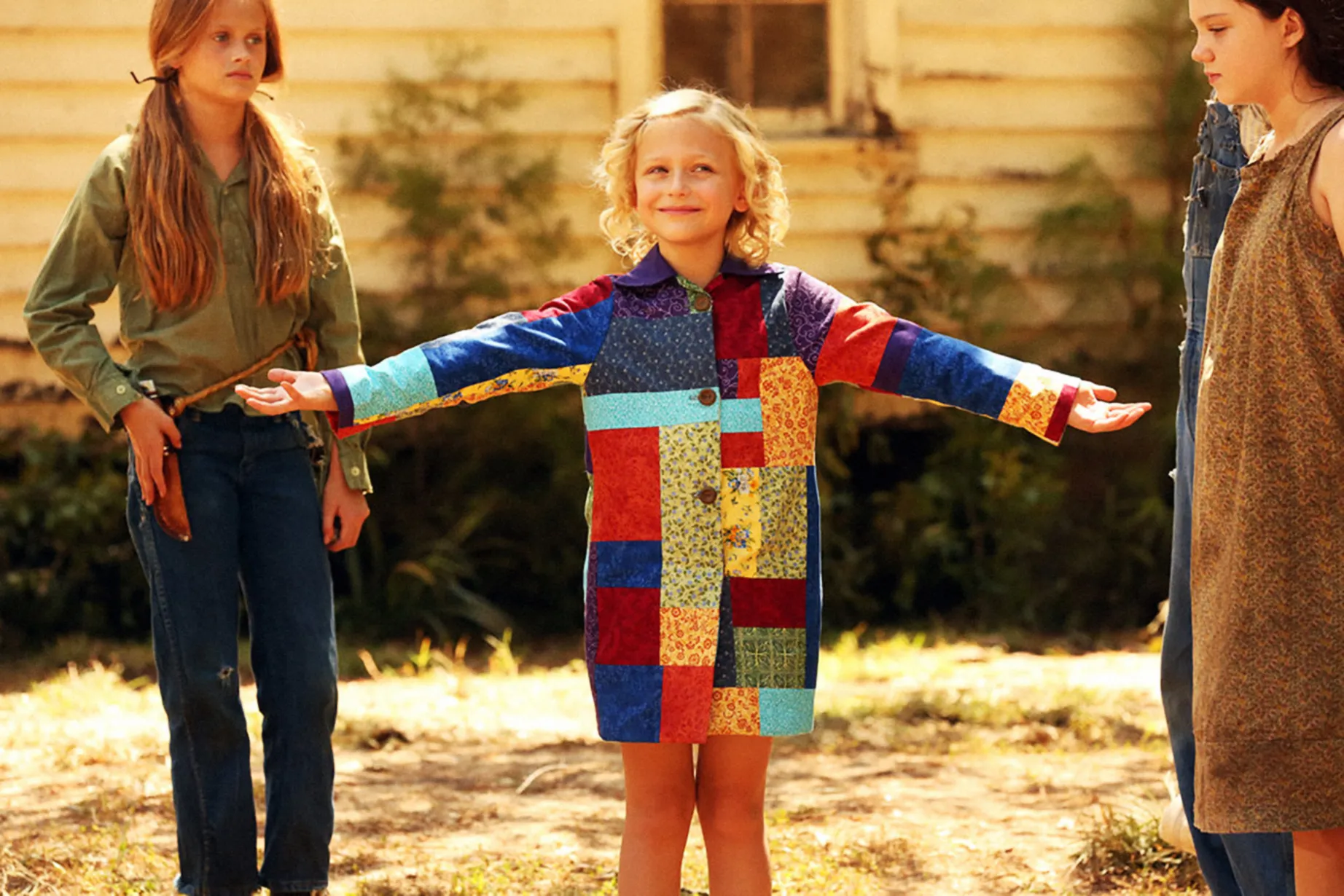 DOLLY PARTON'S COAT OF MANY COLORS, Alyvia Alyn Lind (as young Dolly Parton - center), (aired Dec. 10, 2015). photo: Quantrell Colbert / ©NBC / Courtesy: Everett Collection
DOLLY PARTON'S COAT OF MANY COLORS, Alyvia Alyn Lind (as young Dolly Parton - center), (aired Dec.