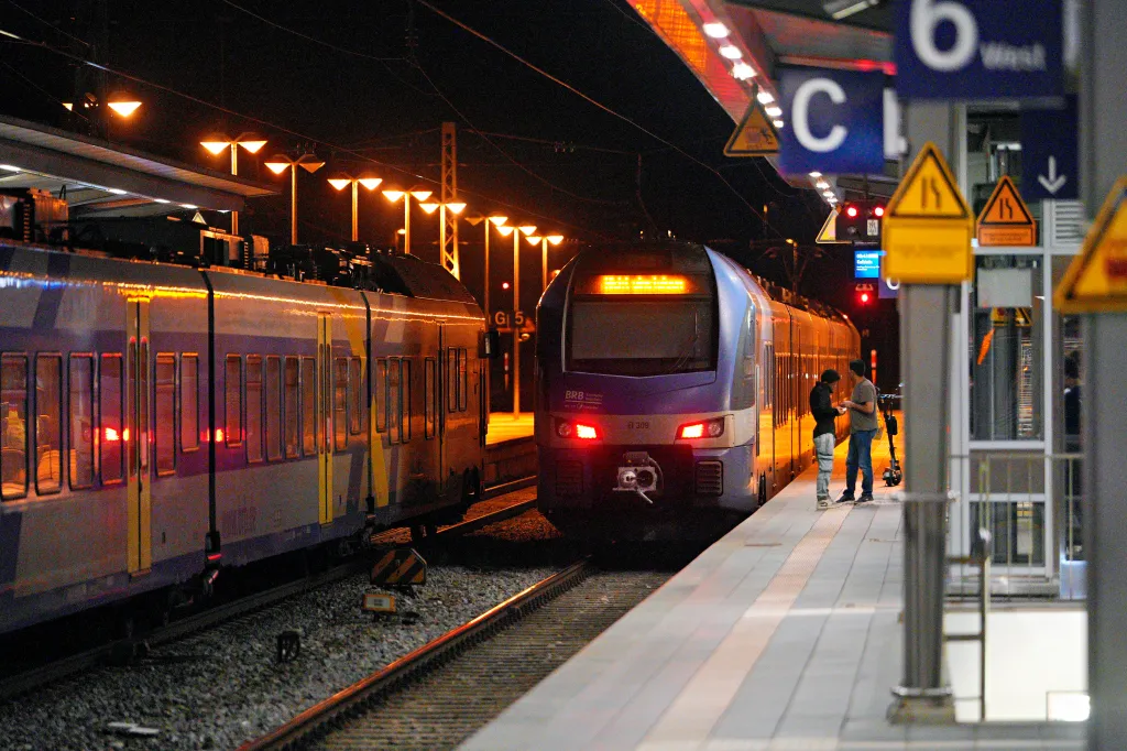 Empty trains parked at Rosenheim station due to radio malfunction.
