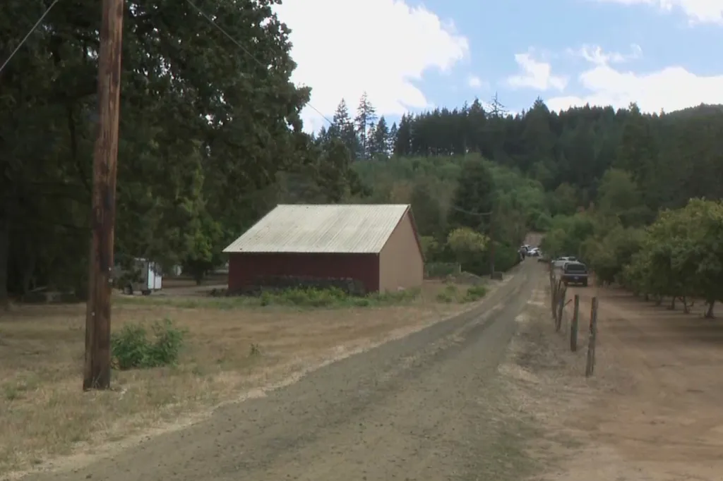 Dirt road leading to a red barn in Emunclaw, Washington.
