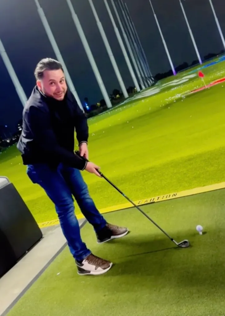 Fernando Jauregui Ochoa playing golf.