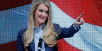 Trump official startles with ‘awkward’ video: ‘Walks like the aliens in Mars Attacks’