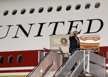 Trump rebuked for leaving senior officials aboard ‘decoy’ Air Force One
