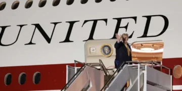 Trump rebuked for leaving senior officials aboard ‘decoy’ Air Force One
