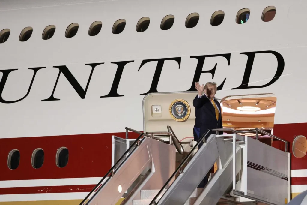 Trump rebuked for leaving senior officials aboard ‘decoy’ Air Force One
