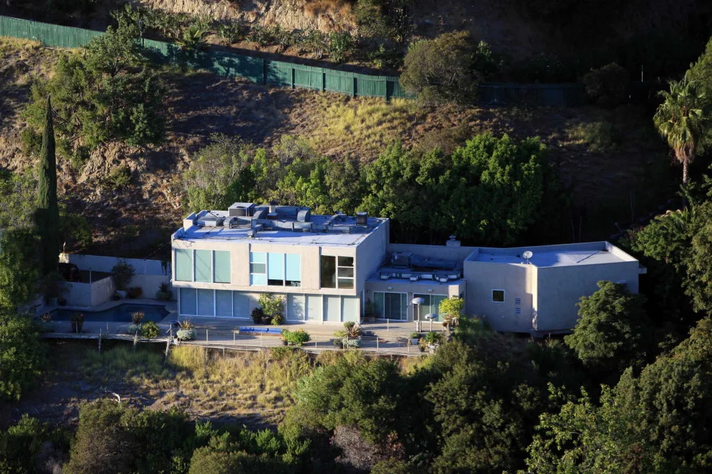 The three-bedroom, three-bathroom house spanned 3,120 square feet and offered 180-degree views from downtown LA to the ocean, along with a pool, fireplaces, and an open floor plan.
