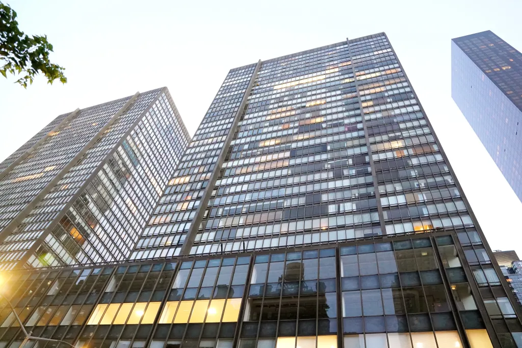 860-870 UN Plaza