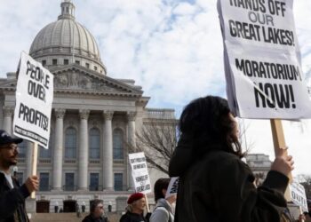 How the Wisconsin governor’s race became a data center hate-off