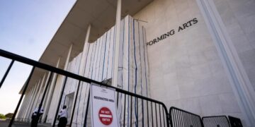 Trump threatens to demolish another DC landmark