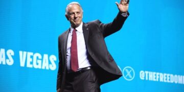 Onlookers astonished as GOP governor tells Trump crowd to stop booing dead cop