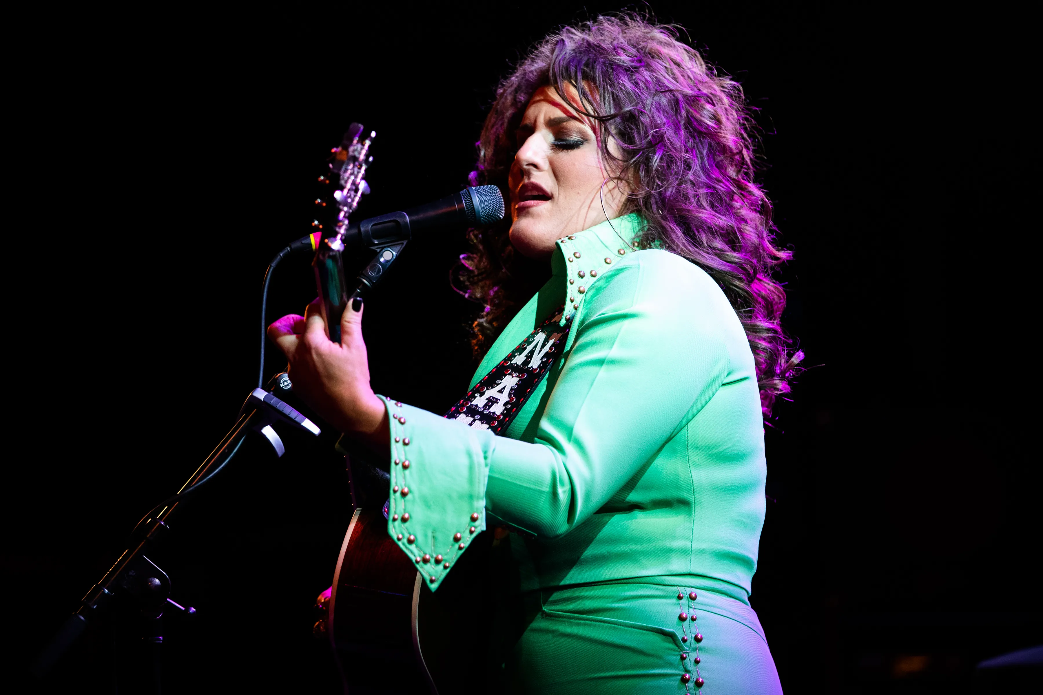 Hannah Dasher performs at The Troubadour on November 01, 2019 in Los Angeles, California. 
