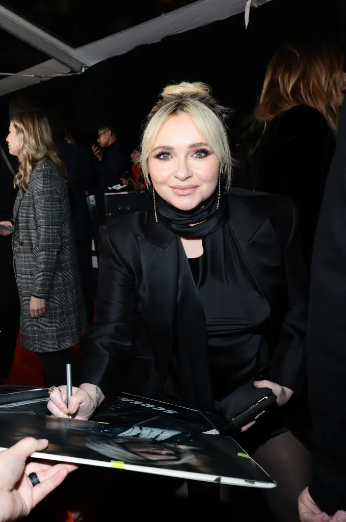 Hayden Panettiere signing autographs at the 