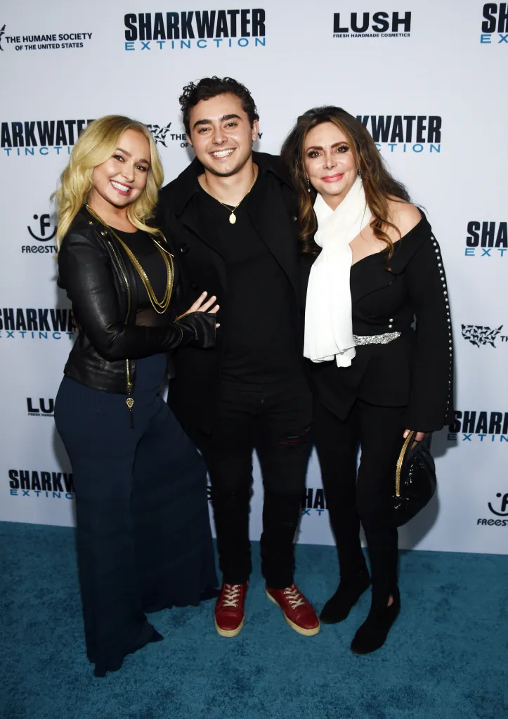 Hayden Panettiere, Jansen Panettiere, and Lesley Vogel pose for a photo at the 