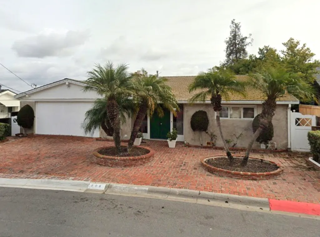 House at 608 Saint James Place in Newport Beach, California.