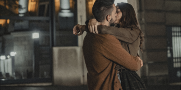 Singles Are Ditching Expensive Dates for ‘Infladating,’ and a Dating Expert Has Thoughts