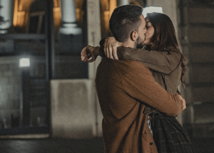 Singles Are Ditching Expensive Dates for ‘Infladating,’ and a Dating Expert Has Thoughts