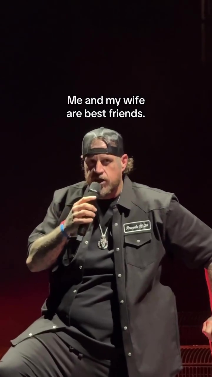Jelly Roll addressing his divorce from Bunnie XO during a concert.