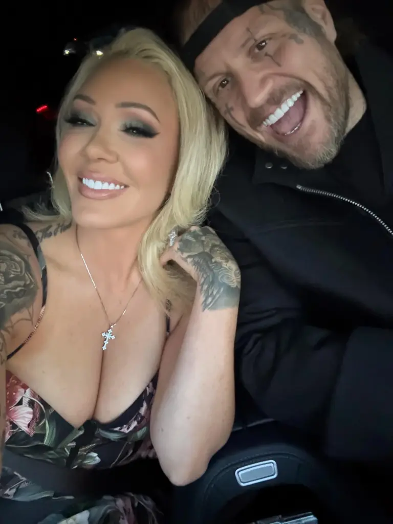 Jelly Roll and Bunnie XO smiling for a selfie.