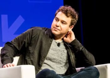 ‘Pod Save America’ Host Jon Lovett Roasts ‘Unhinged,’ Low-Tech LA Mayoral Debate