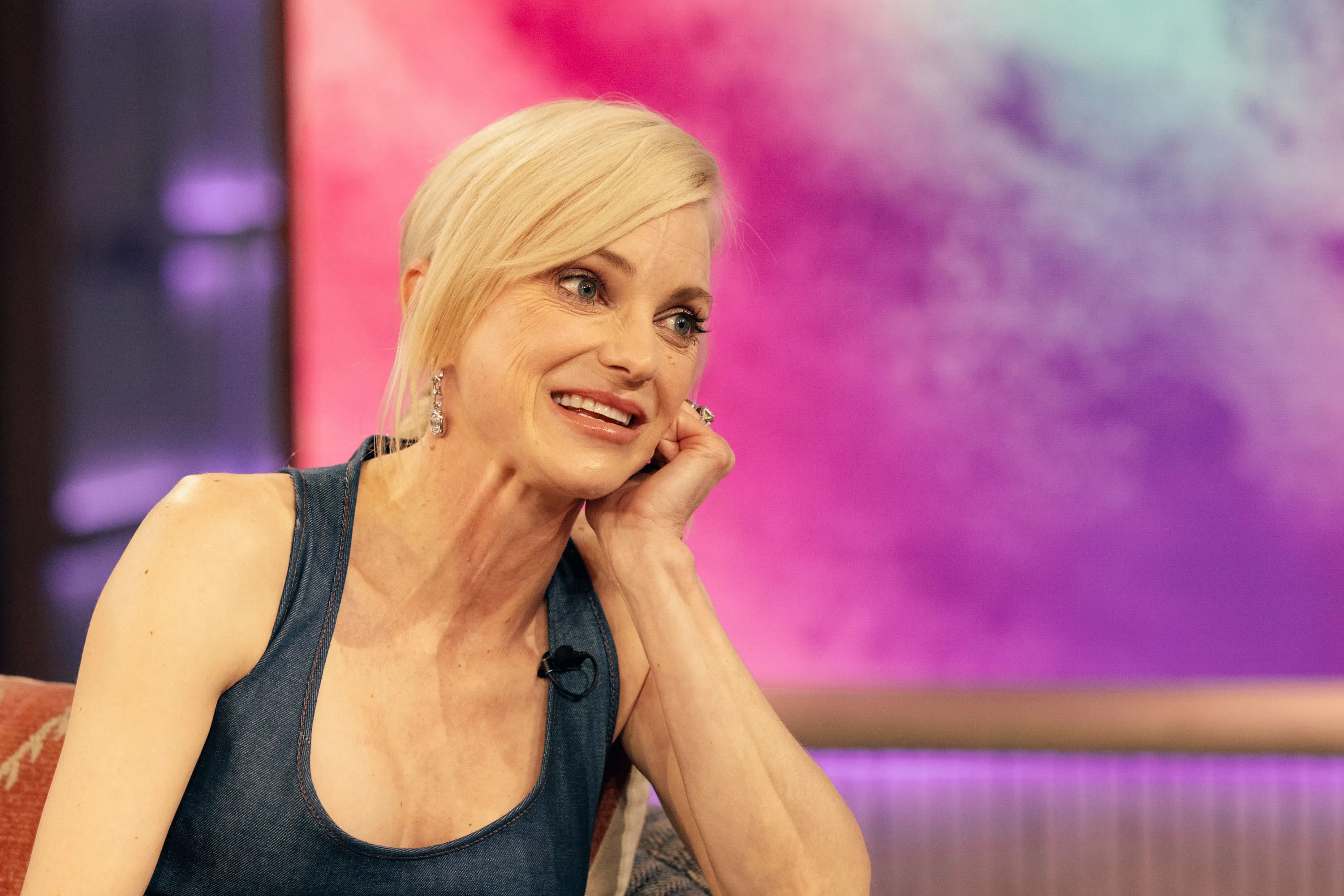 Anna Faris on The Kelly Clarkson Show.