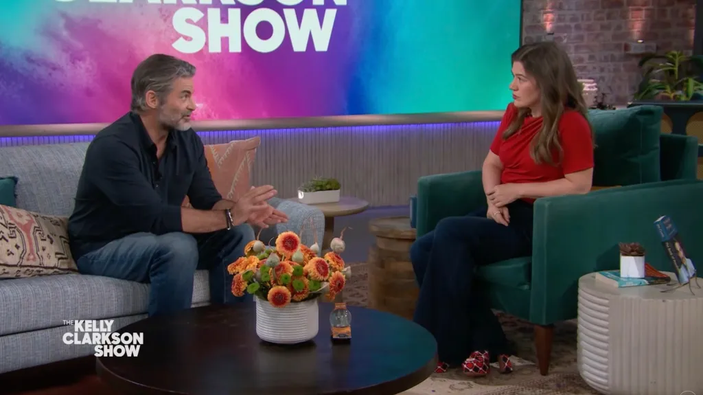 Hypnotherapist Jim Curtis speaking with Kelly Clarkson on 