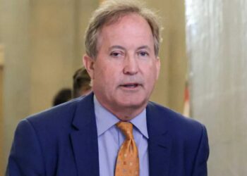 Ken Paxton attempts to save his rally by distracting the audience