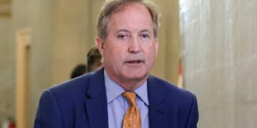 Ken Paxton attempts to save his rally by distracting the audience