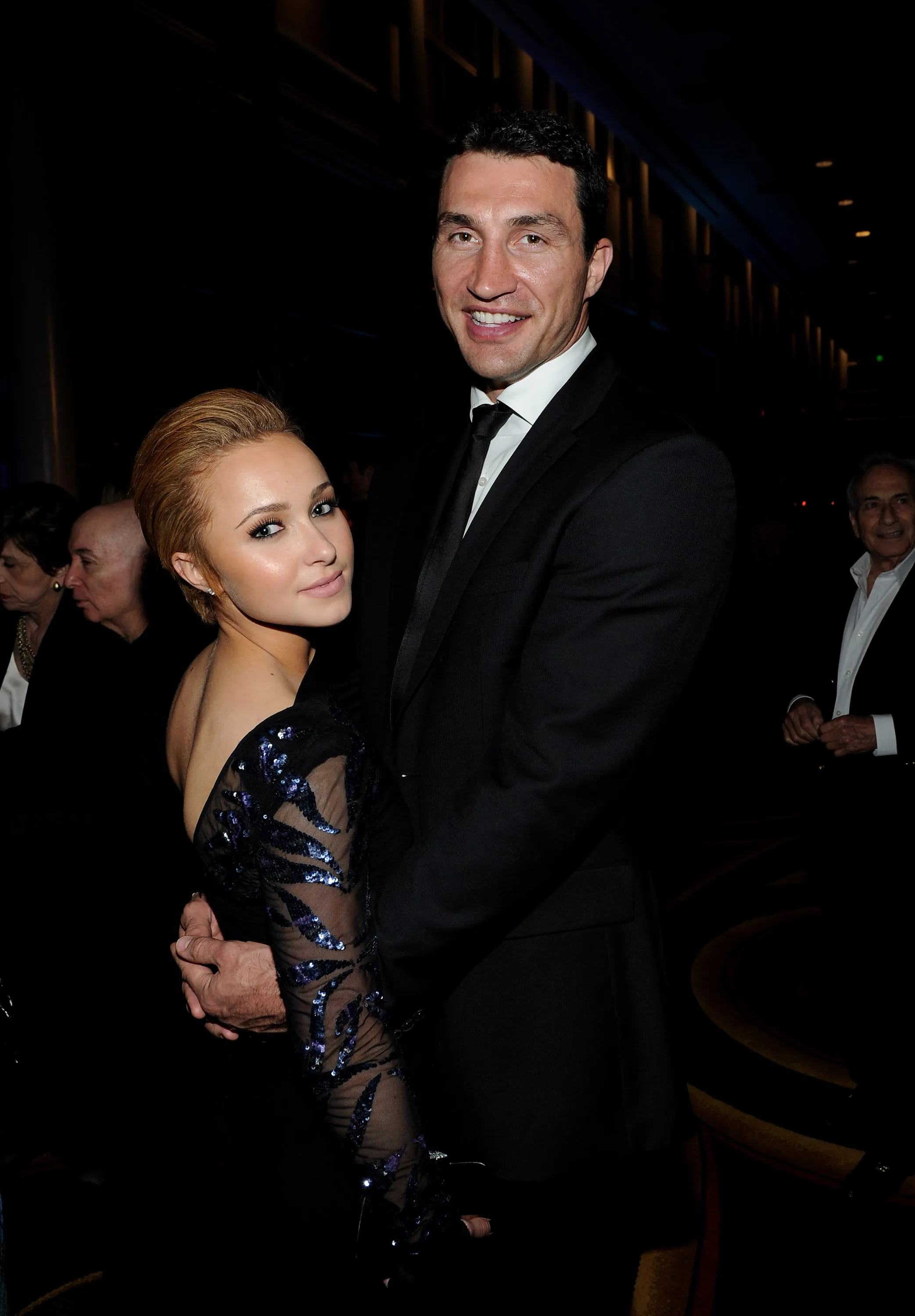 Actress Hayden Panettiere and boxer Wladimir Klitschko embrace.
