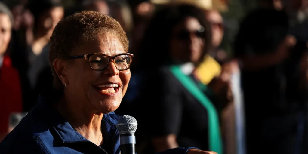 Mayor humiliated after poll showing her up big revealed as fake