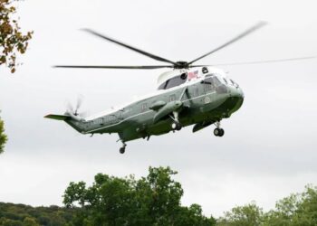 Trump’s helicopter passes too close to passenger jet over D.C. in alarming incident