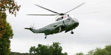 Trump’s helicopter passes too close to passenger jet over D.C. in alarming incident
