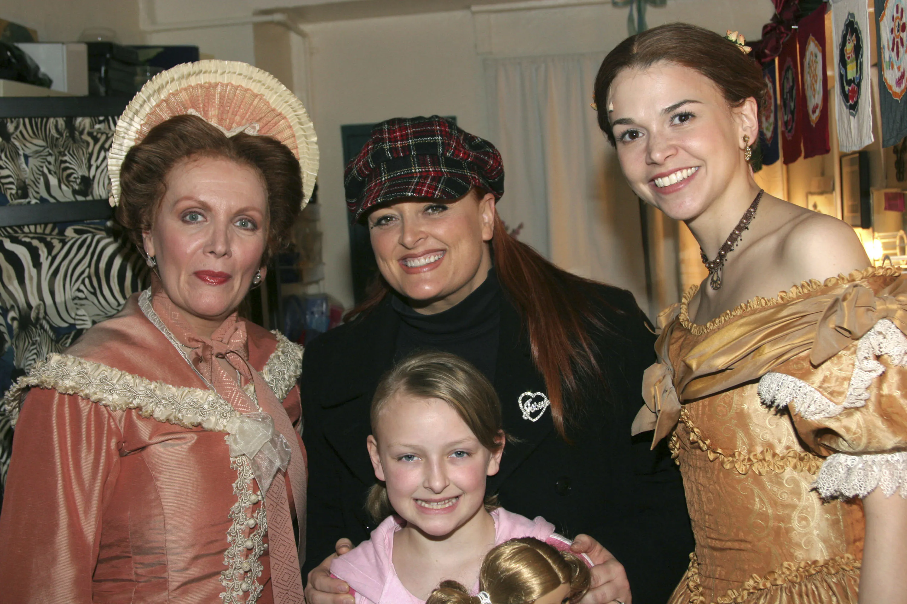 Maureen McGovern, Wynonna Judd, her daughter Grace, and Sutton Foster backstage at 
